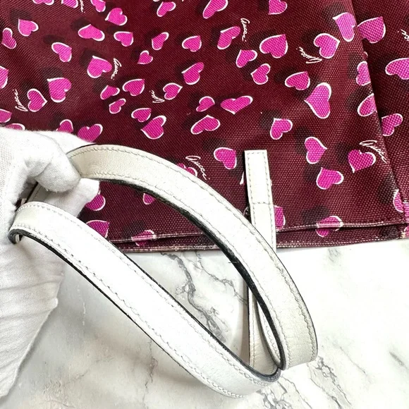 Limited Edition GUCCI Heartbeat Print Canvas Tote Bag - Picture 12 of 17
